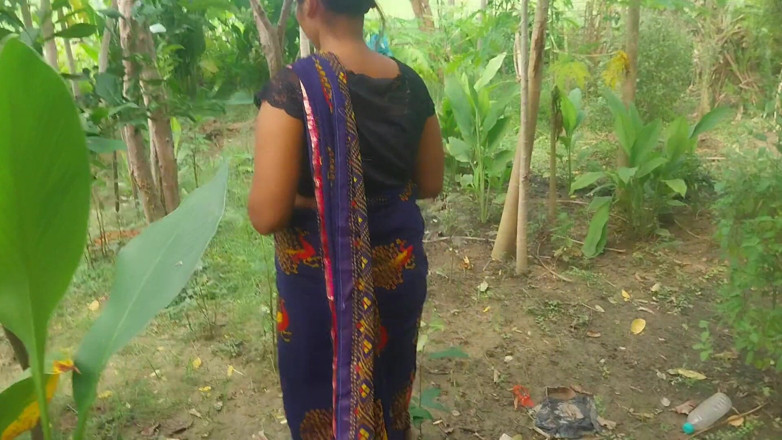 Pooja raniji: Pooja Bhabhi Di Luar Taman - Video Kongkek Panas