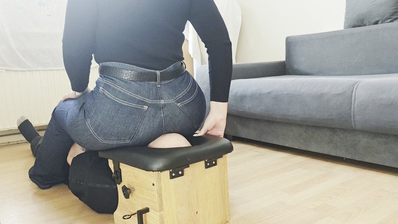 Lizzy Crush: My Massive Jeans-ass Vs Your Little Face