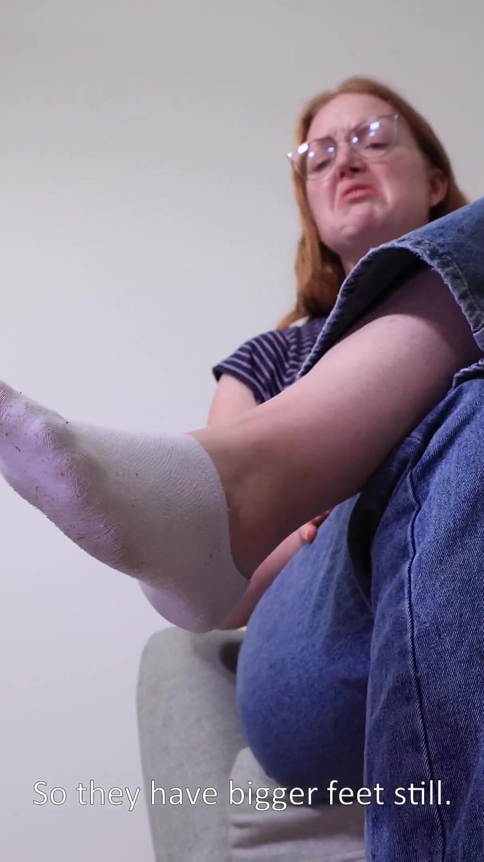 Czech Soles - foot fetish content: Růst vlastních nohou do absurdní velikosti