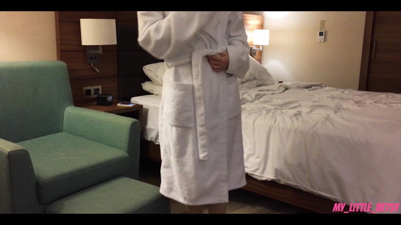 My Little Betsy: Primero me follo a mi novia y luego a su...