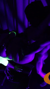 Semaj Media Natalia zuigt en neukt onder een blacklight!!