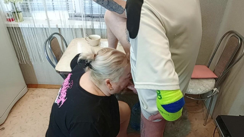 Zona901: Pada waktu petang, saya mengongkek jiran saya di dalam mulut...