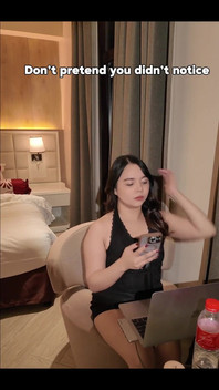 Ai đó đang leo lên trên tôi