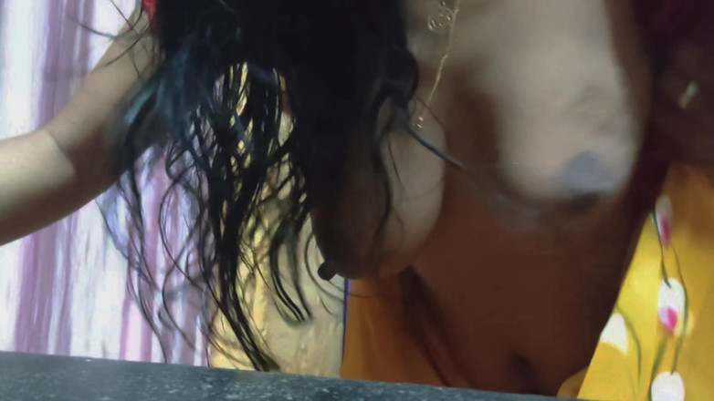 Hotpooja86900: Bhabhi si fa scopare alla pecorina da un uomo forte