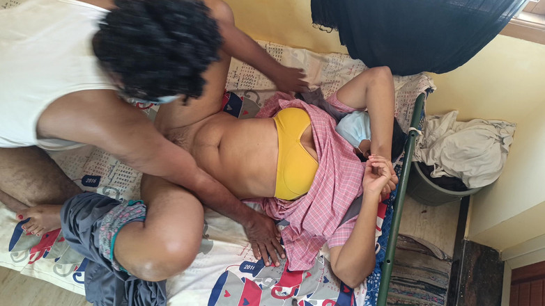 Pushpa studio: ホットで可愛い大学生