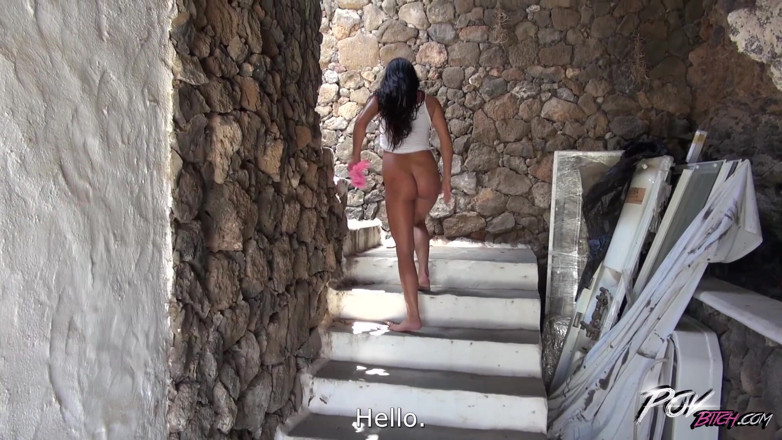 POV Bitch: Une salope amateur prend secrètement la bite du voisin dans...