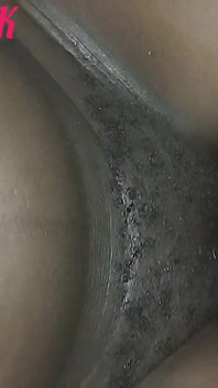 Mi sexy novia disfrutando de mi polla cruda hasta que se corre