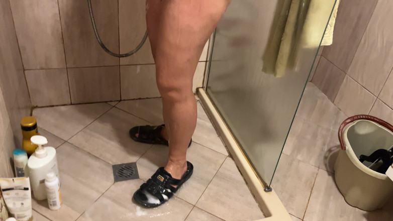 Zara Charm: Zara kissa efter att ha duschat