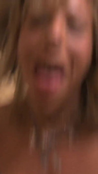 Rubia de éxtasis escena 3 - rubia delgada se divierte con una gran polla en su apretado coño