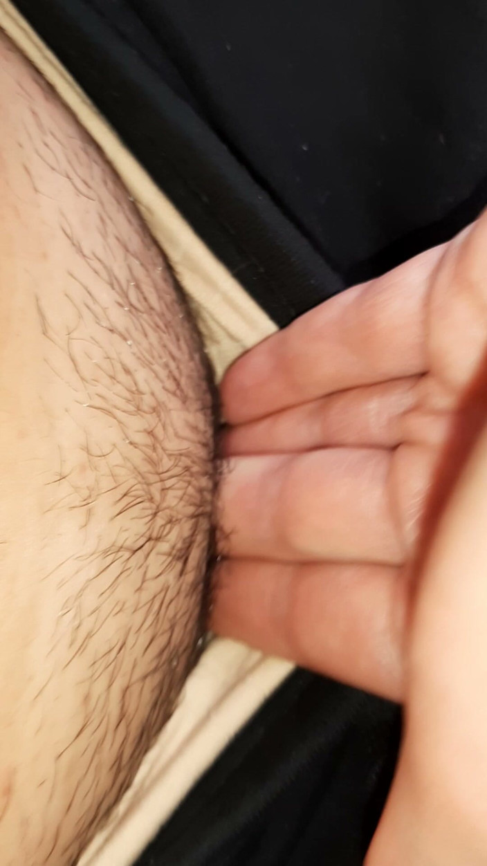 Lesbian-candys: Jag onanerar i hemlighet i köket bakom min styvmor medan...