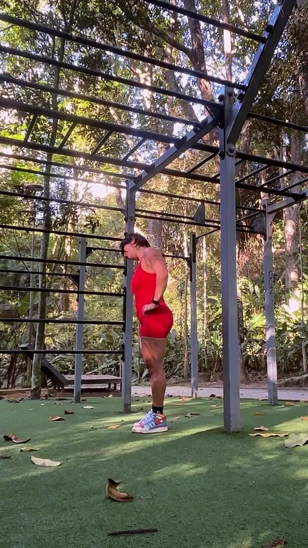 LunaBigBooty: Full-body Training with a Predominance of Pulldowns