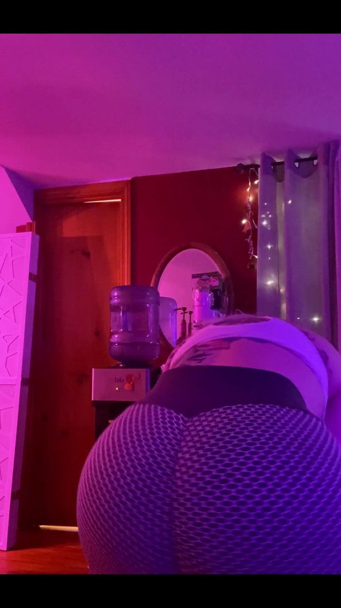 PaintedRose: Dancy танцует в штанах для йоги