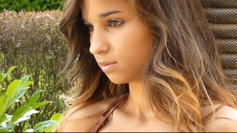 Watch4beauty: Pool Play