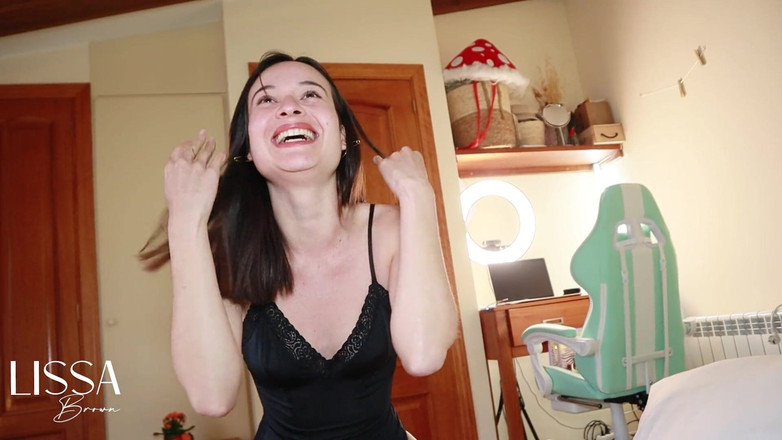 Lissa Brown: 小さくてしなやかなチンコの屈辱