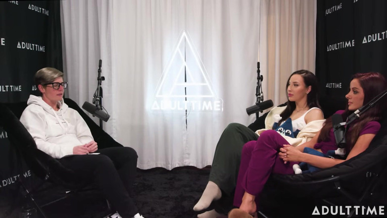 Adult Time Podcast: Podcast gwiazd po podpięciu lesbijek