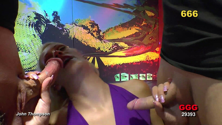 GGG John Thompson Studio: Ggg John Thompson - блондинка повія смокче члени в оргії пастки сечі