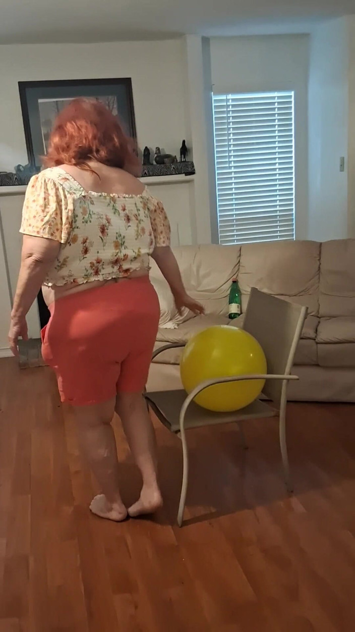 BBW nurse Vicki adventures with friends: Die Blonde Krankenschwester Vicki Versucht, Ballon Mit Arsch Zu Knallen,...