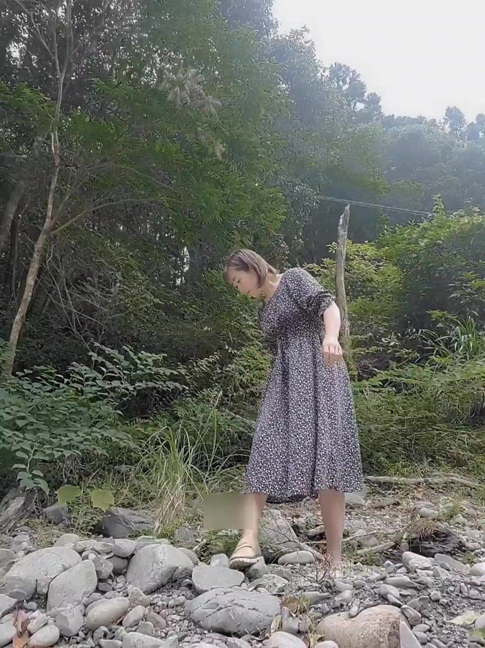 Mayumi Kanzaki: 屋外露出と屋外おしっこ