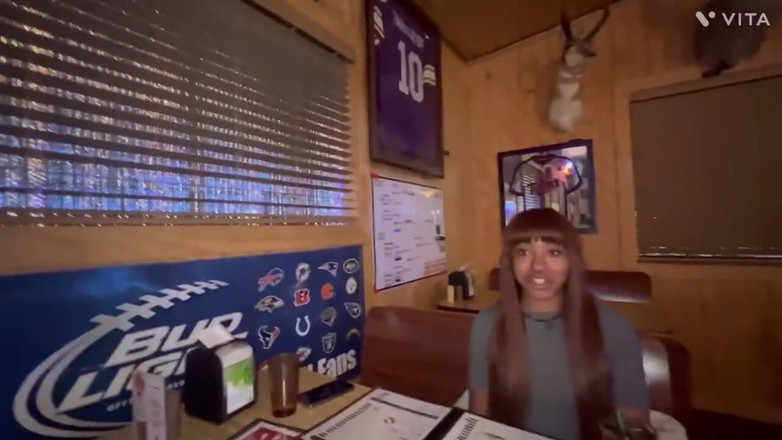 Fijii pornbox: Teenka dostane velké černé péro od náhodného fanouška po rozsvícení zezadu