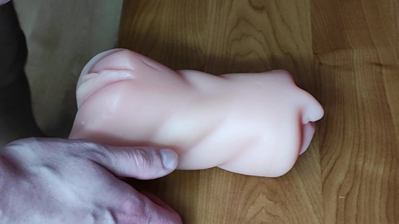 Renne Omega: Une chatte sexy et étroite se fait baiser puissamment par une énorme...