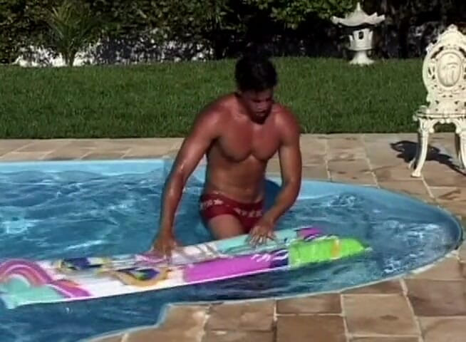 Bareback TV: Un gros latino se masturbe