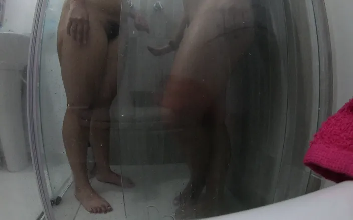 DiablaLatinaTour: Threesome in the Shower with a Colombian BBW