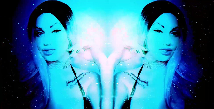 Goddess Misha Goldy: Ascoltate la mia voce ipnotizzante. Rilassare! Persi in me e...