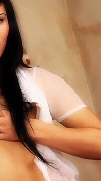 Lelaki cuba menggoda adik tiri trans teman wanitanya dan menemui kejutannya