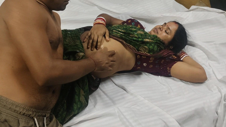 Raju Raju: 남매는 남매를 알몸으로 남겨두고 인도식 섹스를 했습니다.