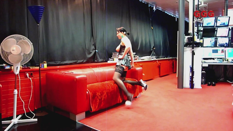 GGG John Thompson Studio: Ggg John Thompson - Cum Sprcha Při Gangbangingu V Suterénu