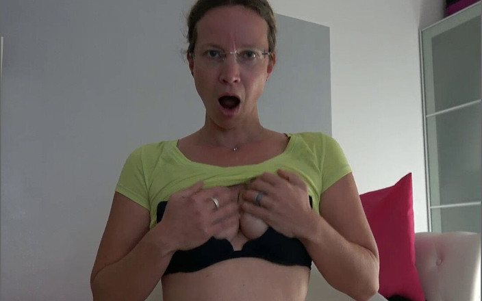 Annika Rose: Aku ngocok kontol pria lain!