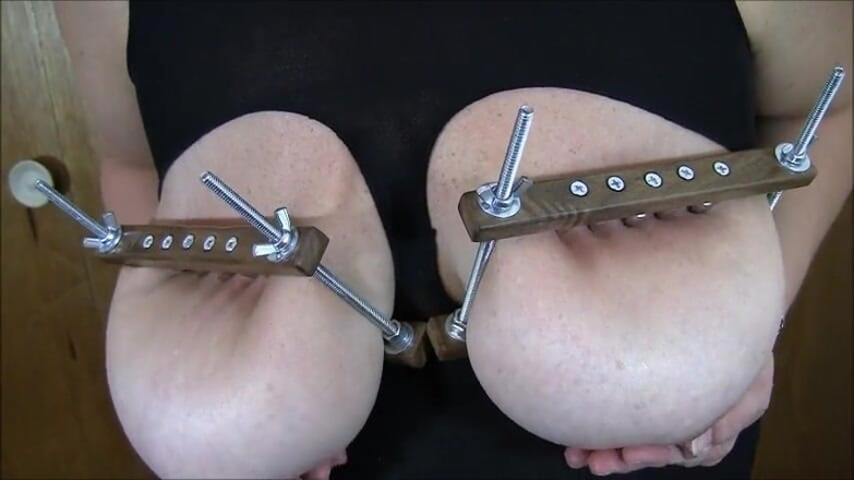 Vibra King Video: Titty mashers med spikar