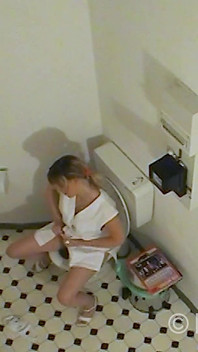 Sexo amador por telefone no vaso sanitário do médico