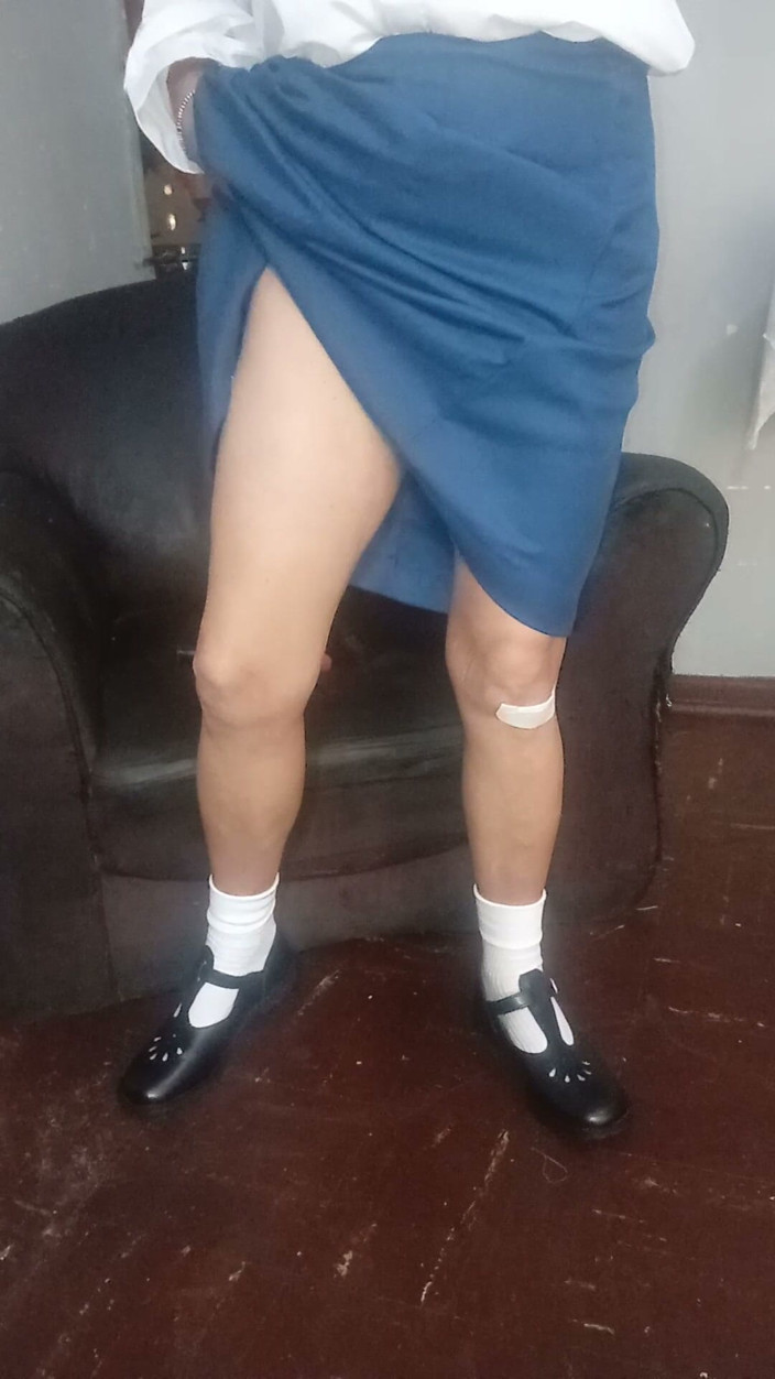 hothouse18xxx: Fată sexy de 19 ani se joacă cu un vibrator roz...