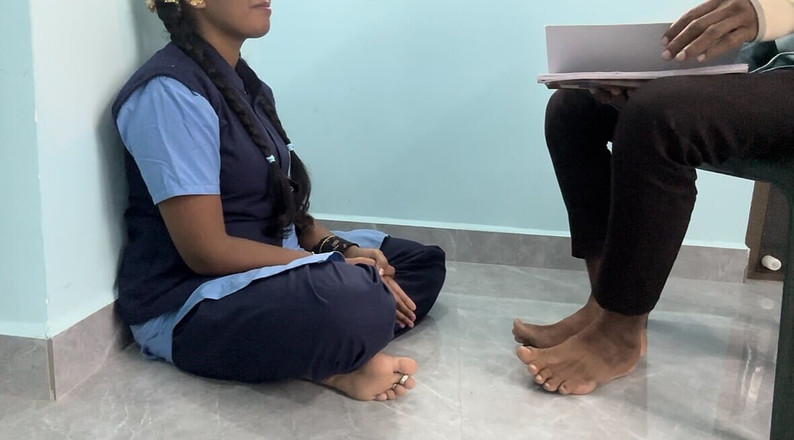 Mary V: Schattig studentenmeisje eerste keer seks