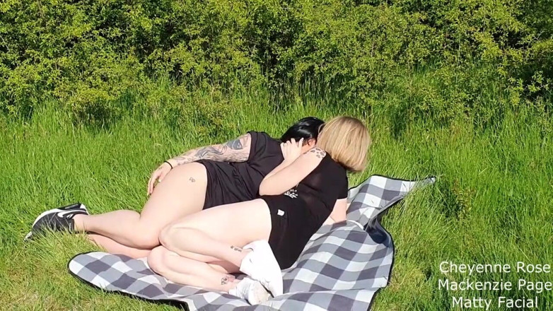 MattyFacial: Pareja de lesbianas se filma en la naturaleza