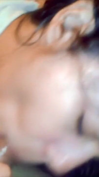 Dampfender pOV-blowjob, junges ich, tief in den hals und schluckt jeden tropfen - selena vega, frühe amateurin
