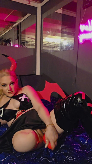 Lesley Love: Sarışın ak amputee mastürbasyon yapıyor ve boşalıyor w / çıplak kütük, cosplayde...