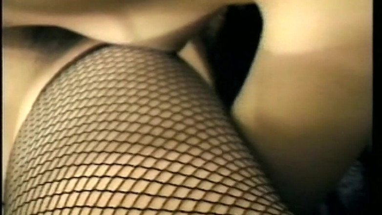 Bangora sluts: Cewek hot rambut cokelat lagi asik fingering dan jilat memeknya...