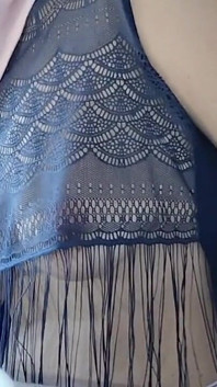 Pizdă brunetă păroasă, țâțe mari, femeie păroasă senzuală în bucătărie.