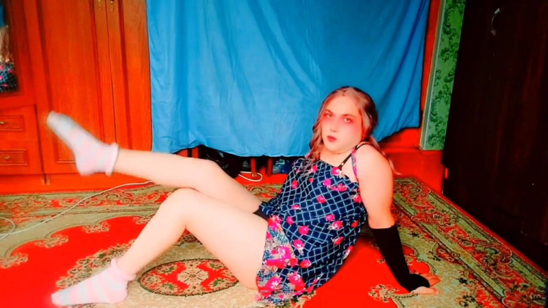 Kitty_Cross: Prachtig mietje dat onschuldig lacht terwijl ze zo ondeugend is