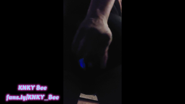 KNKY Bee: Knky Bee: Compilação de holofotes - A bunda da abelha é iluminada
