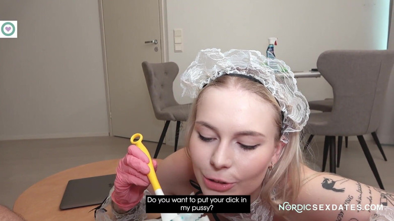 NORDICSEXDATES: Porno dalla Finlandia: Teen cameriera delle pulizie scopata da uomo