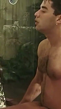 แม่น่าเย็ดที่เงี่ยนไม่ได้โดนยัดสองรูบนเคาน์เตอร์