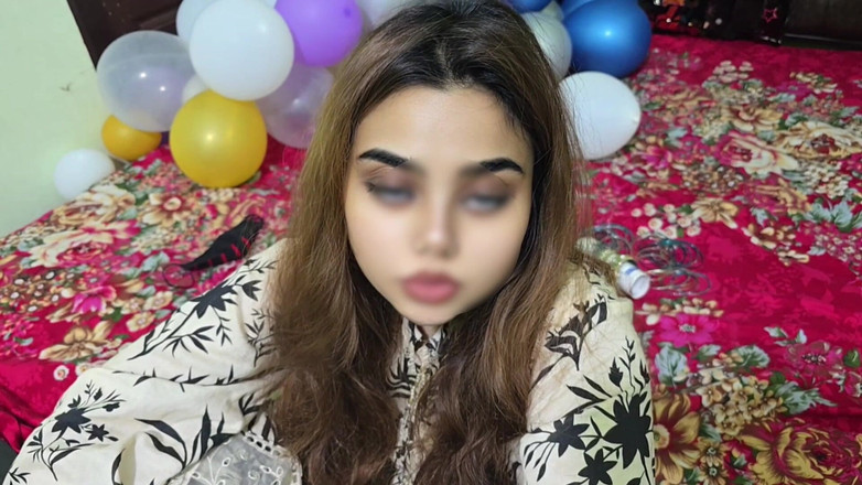 Faryal: Пакистанская красивая вирусная девушка развлекается с бойфрендом