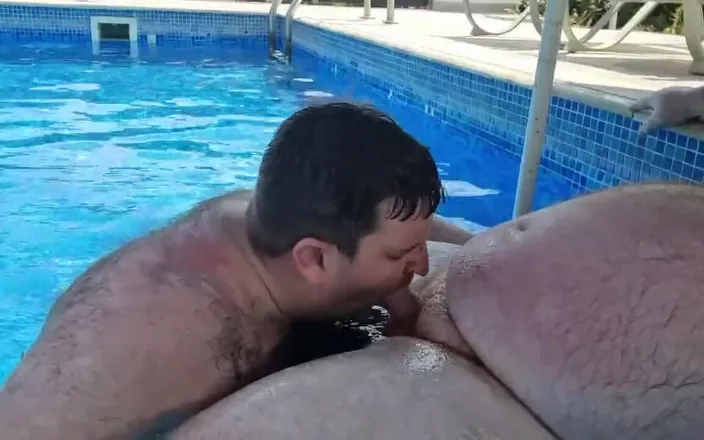 brummieboi89: Stepson Sucks Daddy in Pool