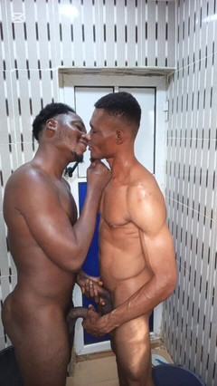 BlackDanie_production: Flip Flap dengan suami saya