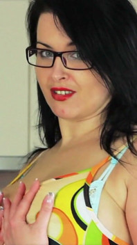 Ateşli orta yaşlı seksi kadın krista süper seksi tombul vücudunu sergiliyor