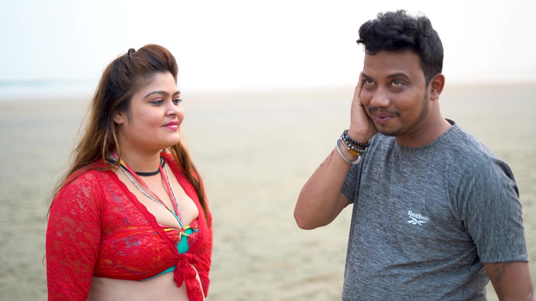 Tejashwini: Vedetă porno indiană face sex în grup cu futai dur