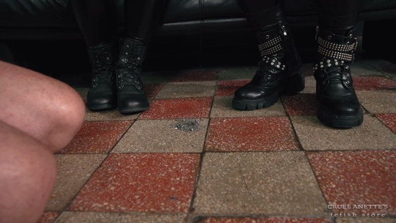Cruel Anettes fetish world: 칩, 재와 노는 침